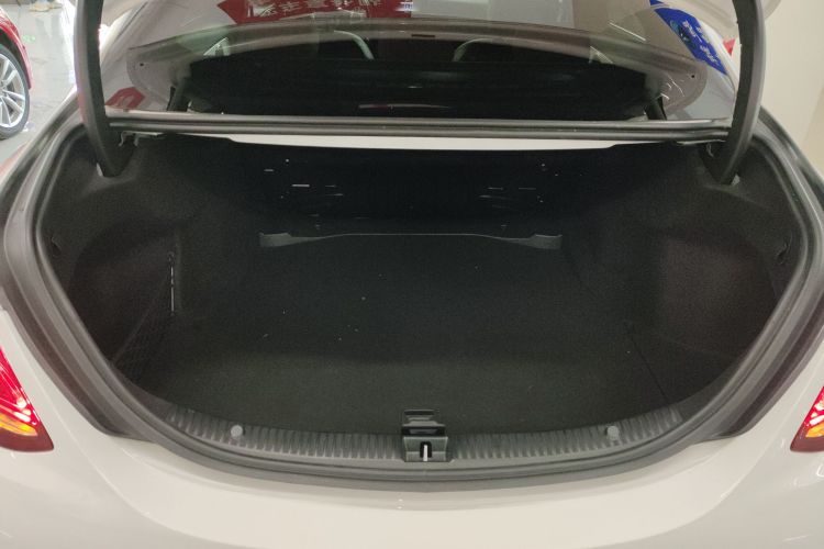 奔驰C级 2018款 C 200 运动版中控内饰23