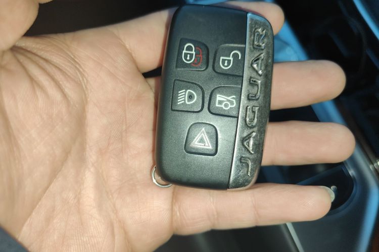 捷豹XF 2015款 XF 2.0T 豪华版中控内饰7001