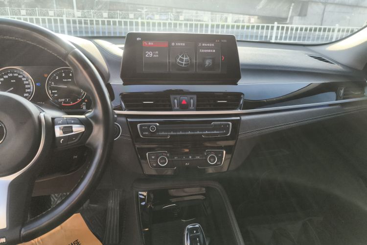 宝马X2 2023款 sDrive25i M运动曜夜版中控内饰16