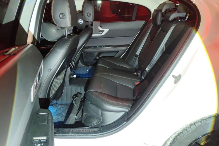 捷豹XEL 2018款 2.0T 200PS 豪华版中控内饰21