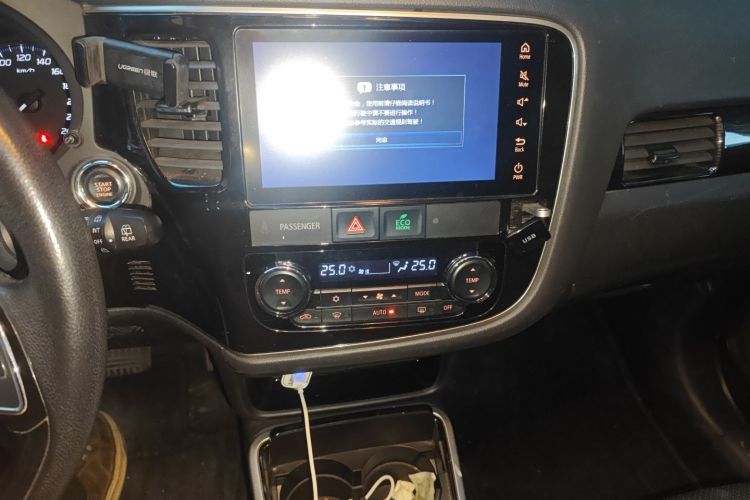 三菱 欧蓝德 2018款 2.4L 四驱豪华版 7座中控内饰16