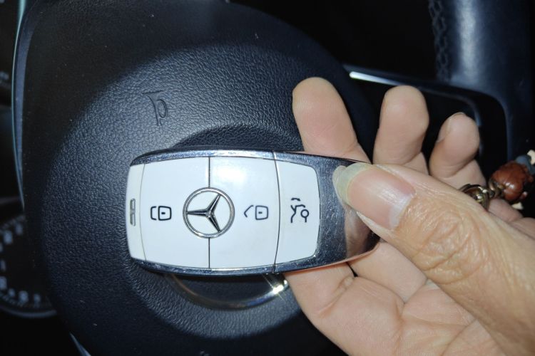 奔驰C级(进口) 2018款 C 200 轿跑车中控内饰11