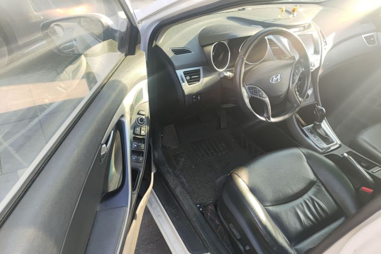 现代 朗动 2015款 1.6L 自动领先型中控内饰20