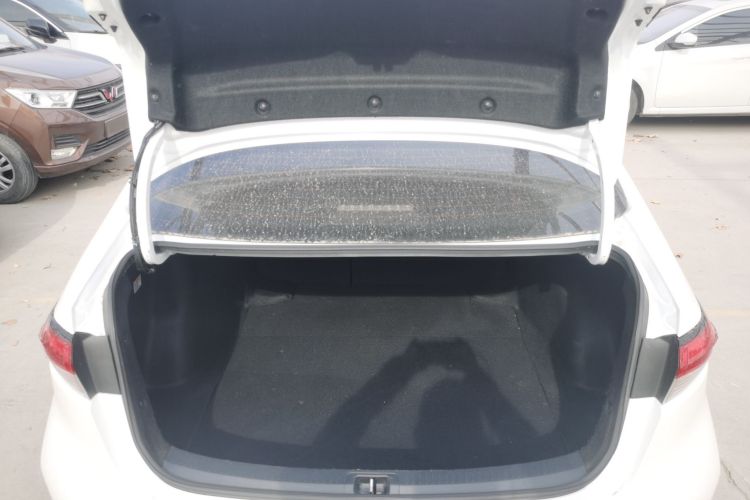 丰田 雷凌 2022款 双擎 1.8H E-CVT领先版局部细节23