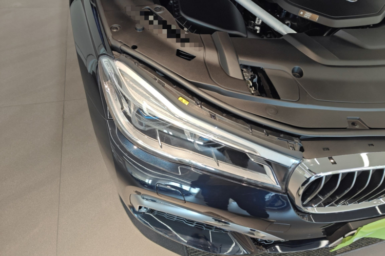 宝马7系 2018款 740Li xDrive 尊享型 M运动套装车身外观8