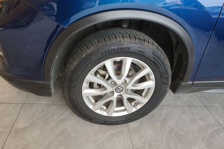 日产 奇骏 2017款 2.0L CVT舒适版 2WD车身外观35