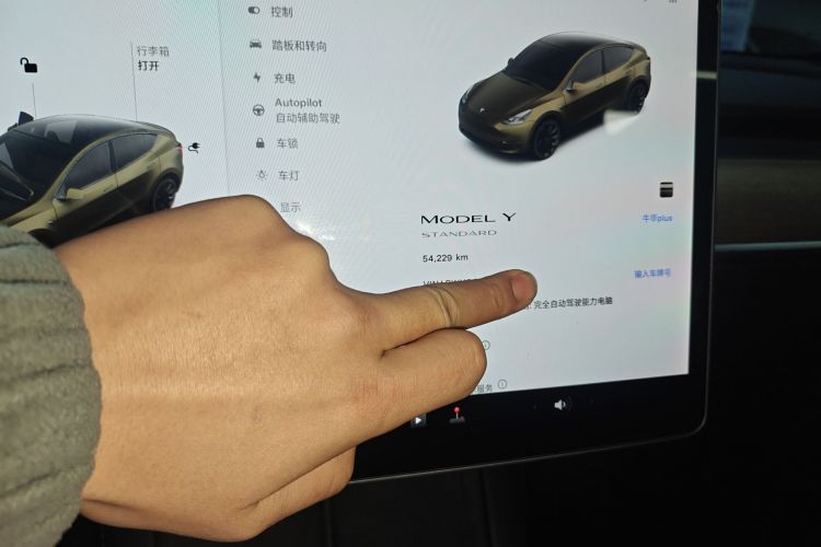 特斯拉 Model Y 2021款 标准续航后驱版中控内饰14