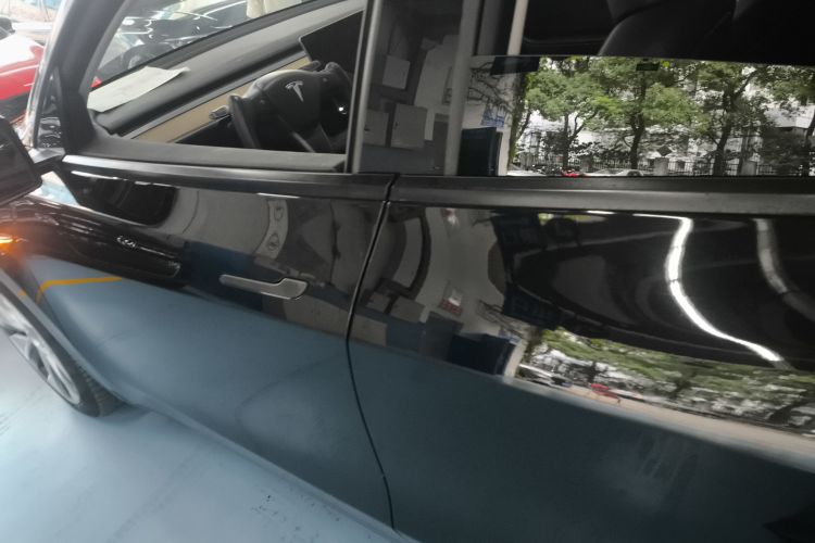 特斯拉 Model Y 2022款 后轮驱动版车身外观4