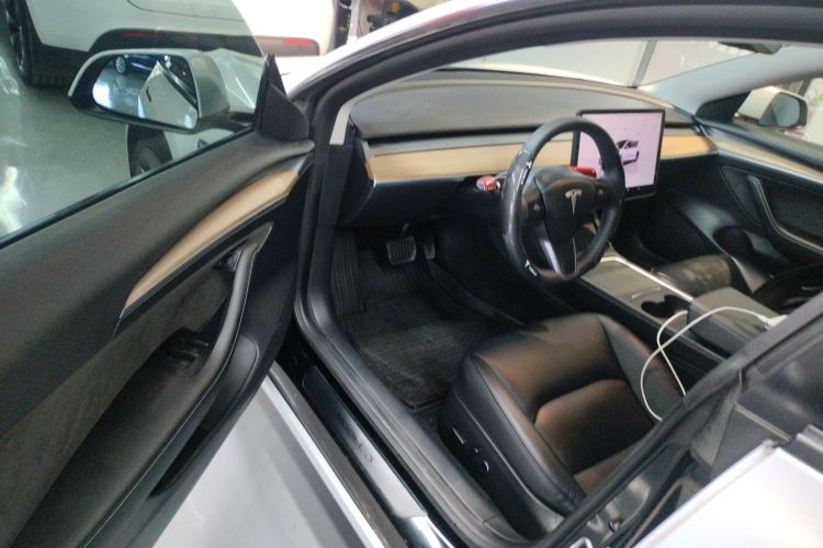 特斯拉 Model 3 2022款 后轮驱动版中控内饰20