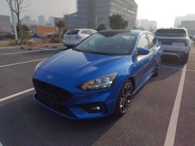 福特 福克斯 2020款 三厢 EcoBoost 180 自动ST Line