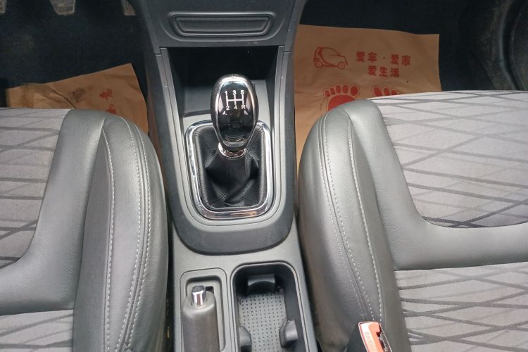 凯翼E3 2018款 1.5L 手动尊贵型中控内饰18