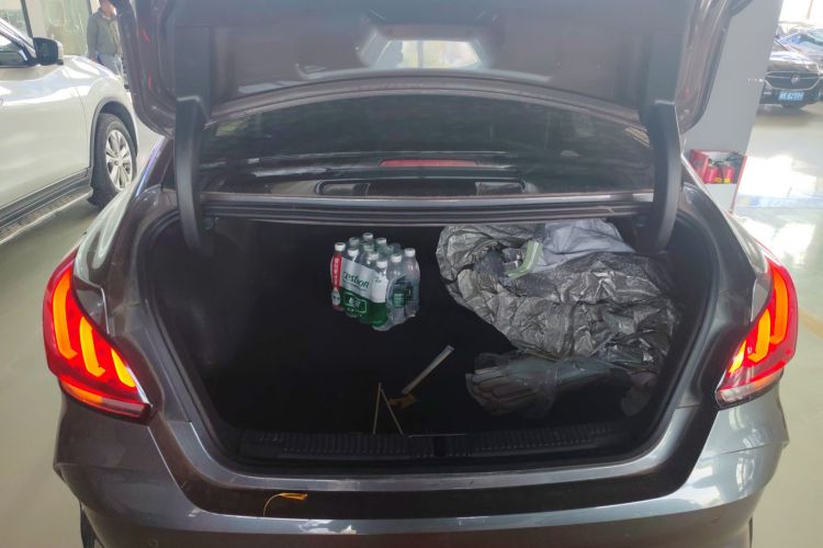 名爵 MG5 2021款 180DVVT 手动青春豪华版机舱底盘23