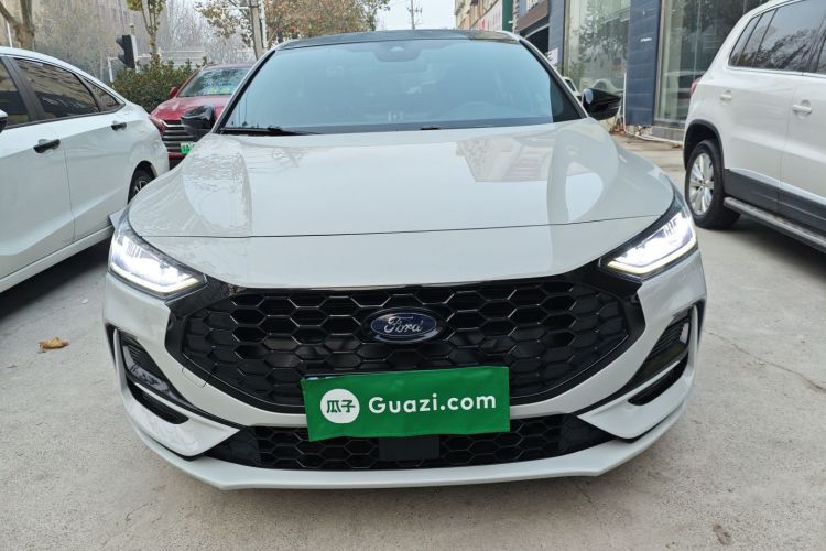福特 福克斯 2022款 三厢 EcoBoost 180 自动ST Line车身外观2