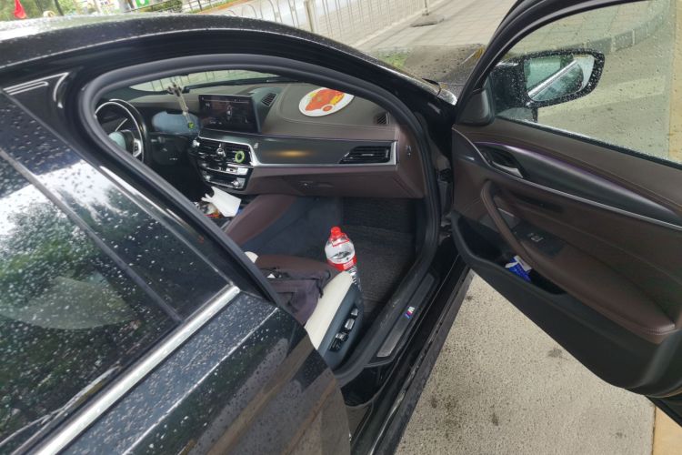 宝马5系新能源 2022款 改款二 535Le 先锋版M运动套装局部细节9005