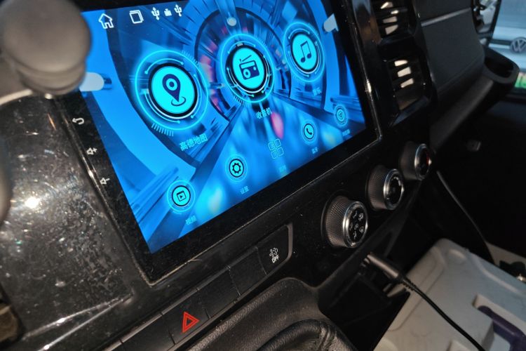 江铃福顺 2023款 2.0T 手动短轴中顶商运型多功能乘用车5座中控内饰16