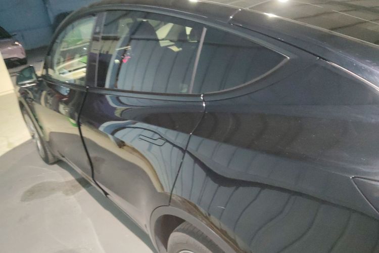 特斯拉 Model Y 2021款 长续航全轮驱动版车身外观4