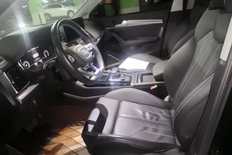 奥迪Q5L 2022款 45T 豪华动感型中控内饰19