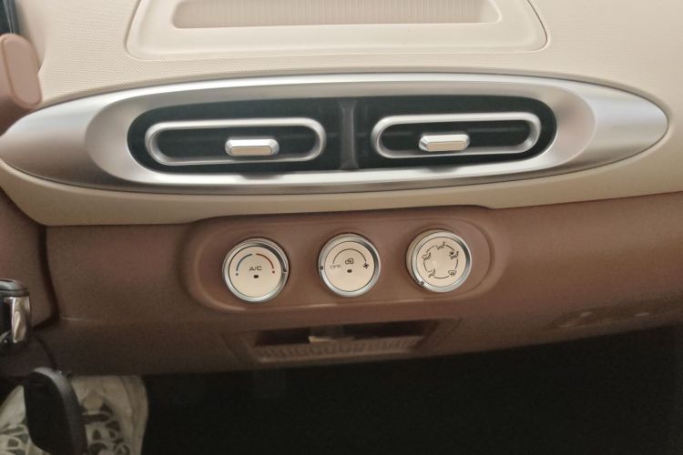 五菱汽车 宏光MINIEV 2025款 四门版 进阶款中控内饰16