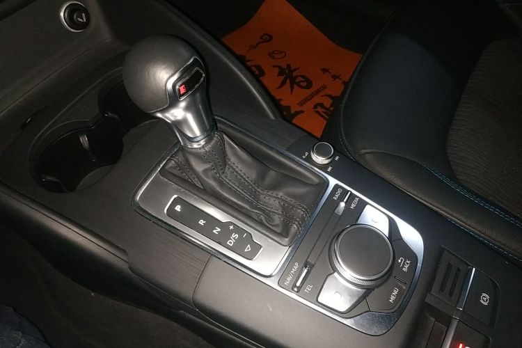 奥迪A3 2018款 30周年年型 Limousine 35 TFSI 时尚型中控内饰18