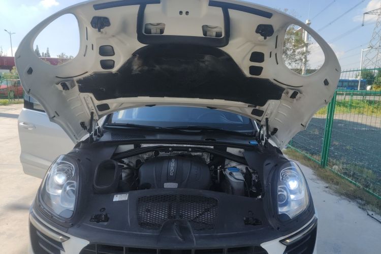保时捷 2014款 Macan 2.0T机舱底盘24