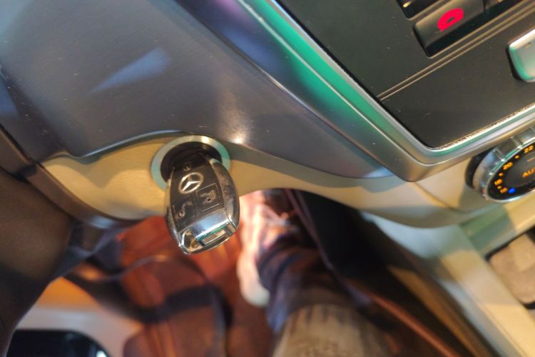 奔驰M级 2015款 ML 320 4MATIC中控内饰7001