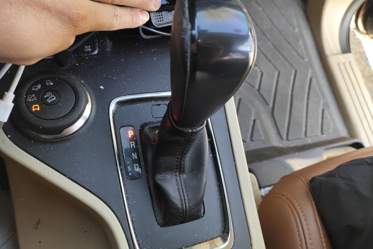 福特 撼路者 2017款 2.0T 汽油自动四驱菁英版 5座中控内饰18