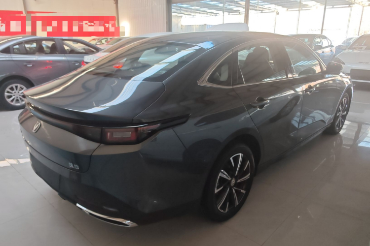 长安 逸动 2025款 蓝鲸 1.5T 500Bar尊贵型车身外观7