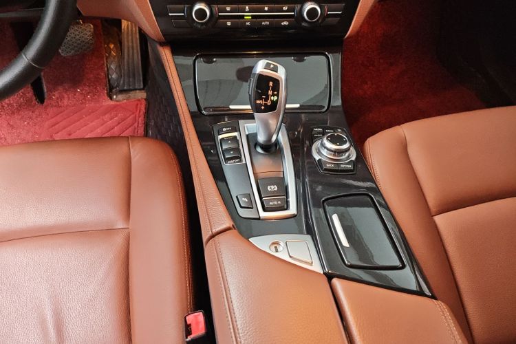 宝马5系(进口) 2014款 520i 典雅型中控内饰18