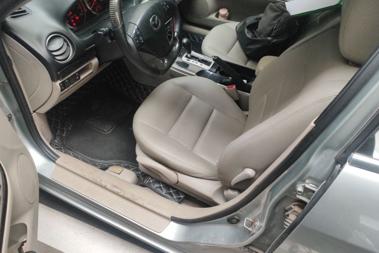 马自达6 2011款 2.0L 自动时尚型中控内饰19