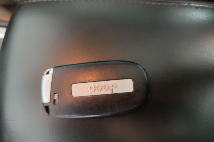 Jeep 大切诺基(进口) 2020款 3.0L 精英导航版中控内饰11