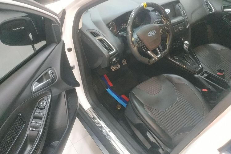 福特 福克斯 2017款 三厢 EcoBoost 180 自动精英型中控内饰7003