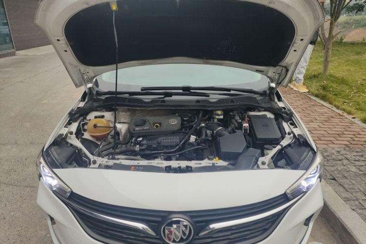 别克 威朗 2020款 15T 自动进取型机舱底盘24