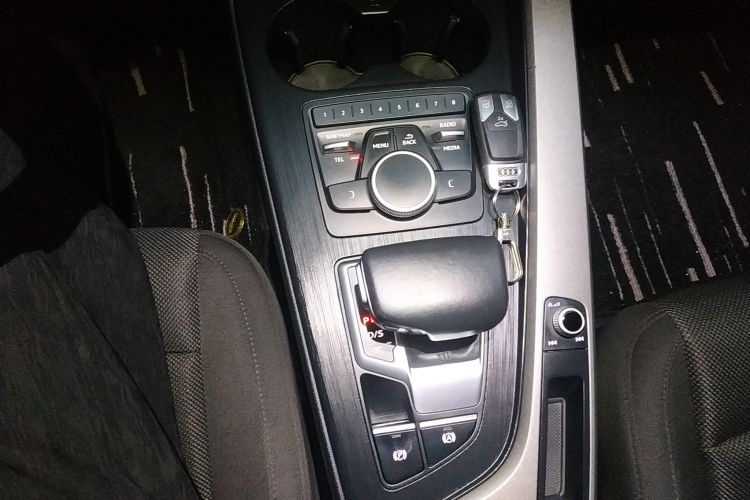 奥迪A4L 2019款 40 TFSI 进取型 国VI局部细节18