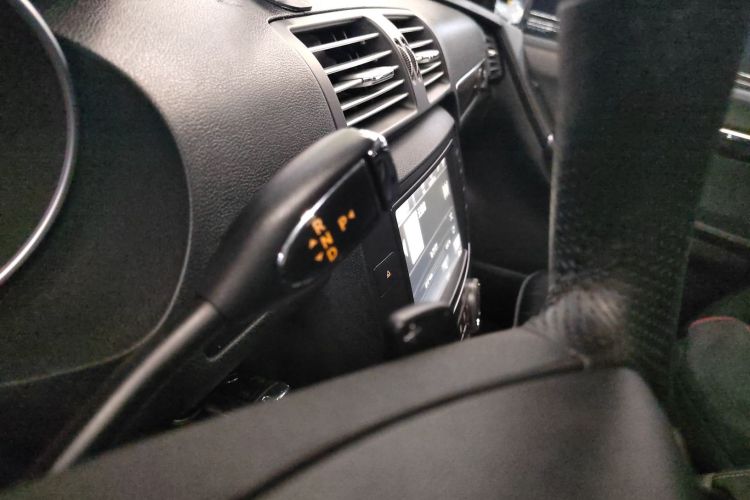 奔驰R级 2017款 R 320 4MATIC 豪华型臻藏版中控内饰18