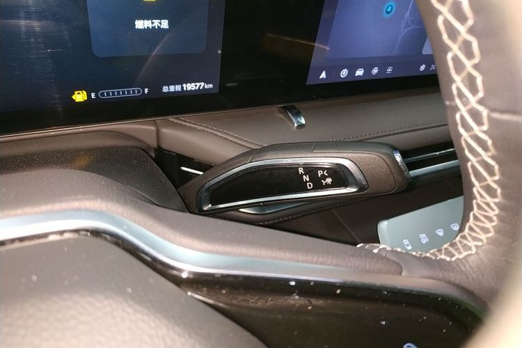 上汽大通MAXUS 大通G70 2024款 2.0T 自动旗舰版 7座中控内饰18