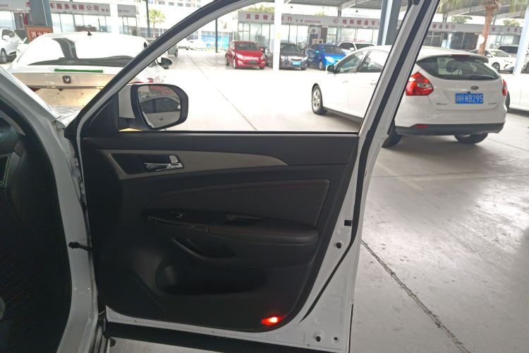 长安CS75 2017款 尚酷版 1.5T 自动锋享型中控内饰7005