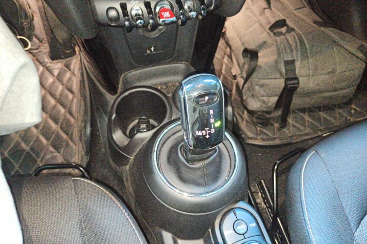 MINI 2021款 1.5T ONE PLUS中控内饰18