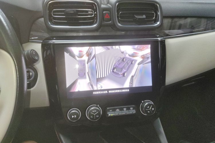 领克02 2022款 2.0TD DCT耀Pro中控内饰16