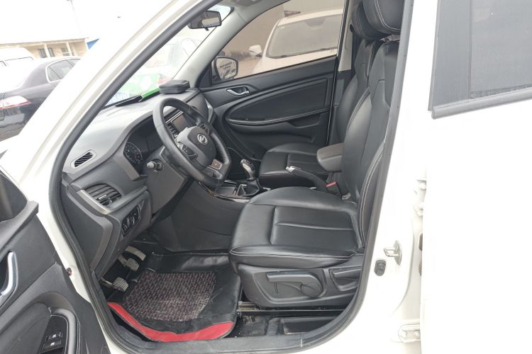 陆风X2 2017款 1.6L 手动锋锐版中控内饰19