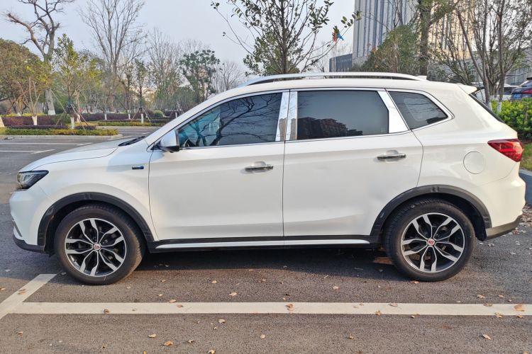 荣威RX5 2016款 30T 四驱自动互联网智尊版车身外观4