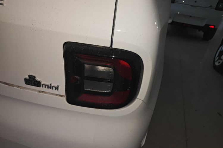 吉利银河 熊猫 2025款 210km 元气熊车身外观9