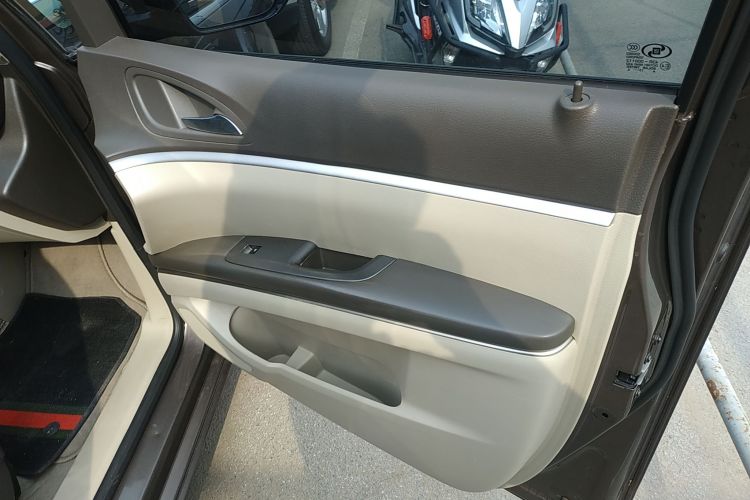 别克GL8 2013款 2.4L CT豪华商务舒适版中控内饰7005