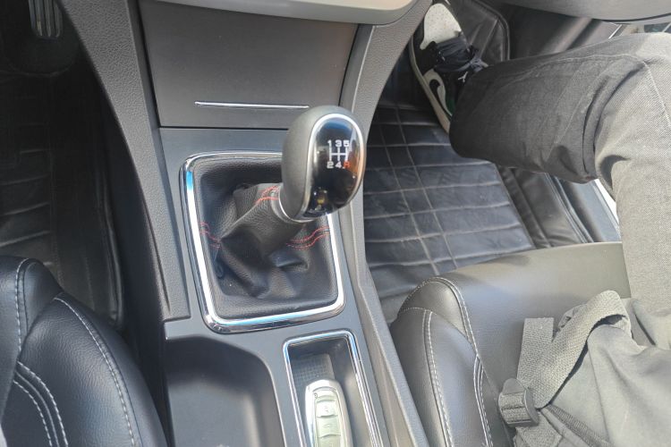 吉利汽车 帝豪 2016款 三厢 1.5L 手动向上版中控内饰18