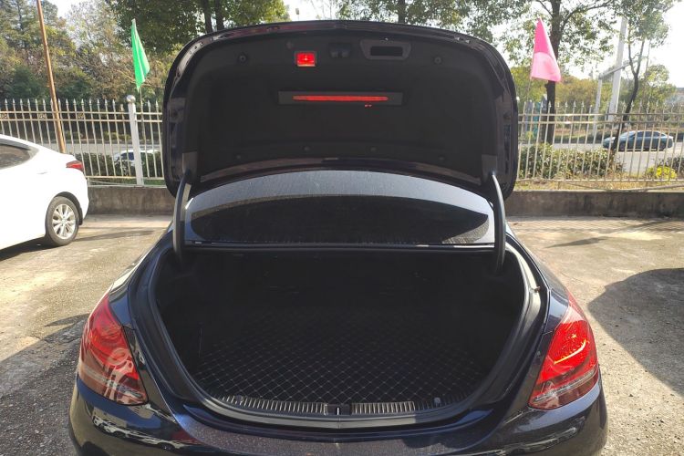 奔驰C级 2019款 C 260 L 运动版机舱底盘23