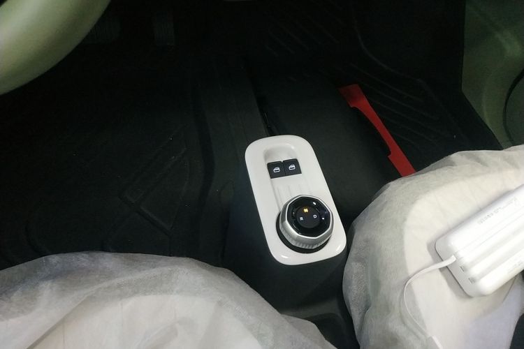 吉利银河 2025款 210km 熊猫骑士中控内饰18