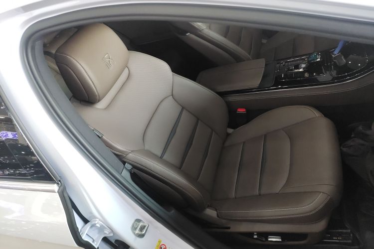 比亚迪 汉 2020款 DM 四驱性能版尊贵型局部细节41