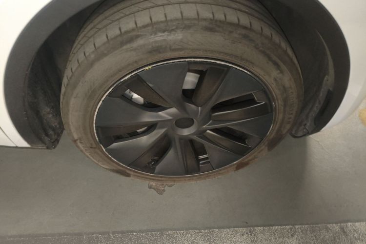 特斯拉 Model Y 2024款 后轮驱动版车身外观10