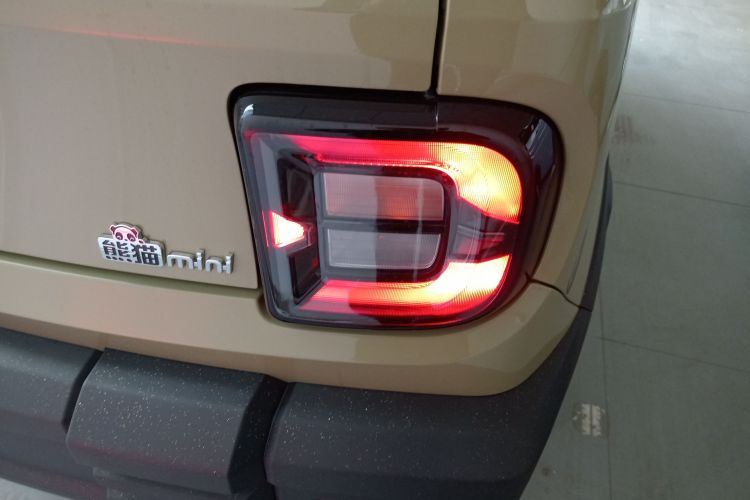 吉利银河 2025款 210km 熊猫骑士车身外观6006