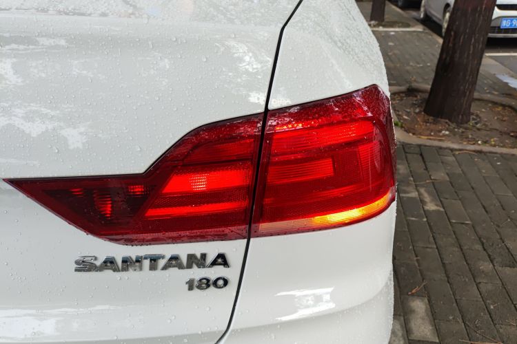 大众 桑塔纳 2016款 1.6L 手动舒适版车身外观9