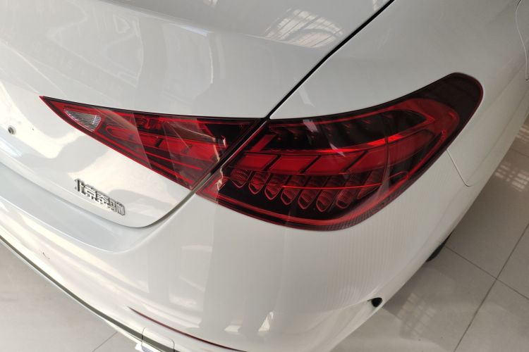 奔驰C级 2022款 改款 C 200 L 运动版车身外观9
